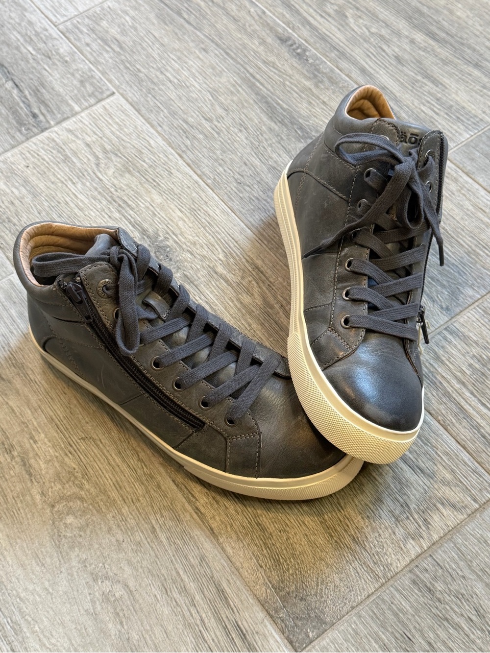 Taos Winner Charcoal Grey Leather High Top Side Zip Sneakers WNR-14003 Womens 9